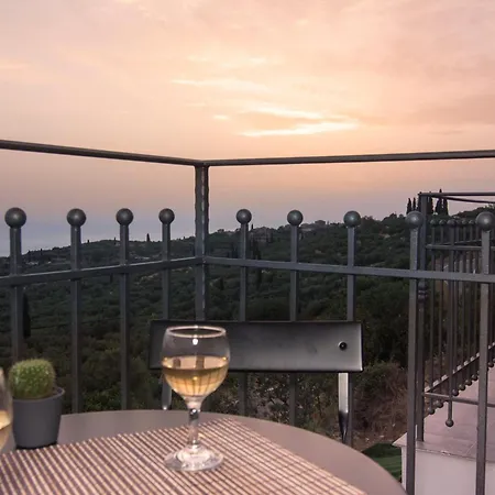 Lithorama Mani - Second Floor *