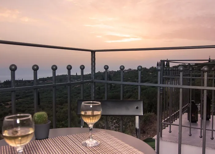 Lithorama Mani - Second Floor *